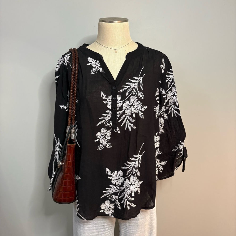 Alfred Dunner Black and White Floral Blouse